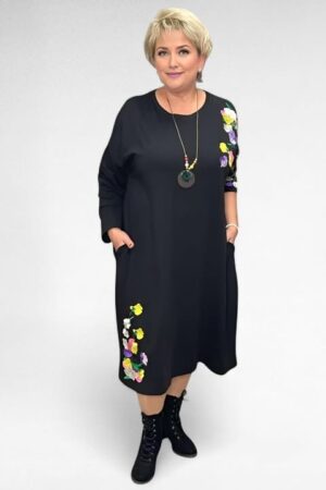 KL.689-Puuvillainen kukkakirjailtu taskullinen mekko "Milve"